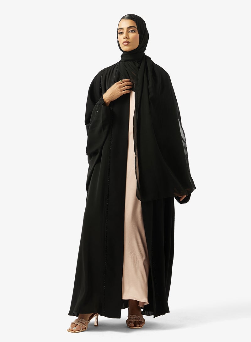 هيا كلوزيت عباية واسعة بياقة عالية مزينة - Image 1